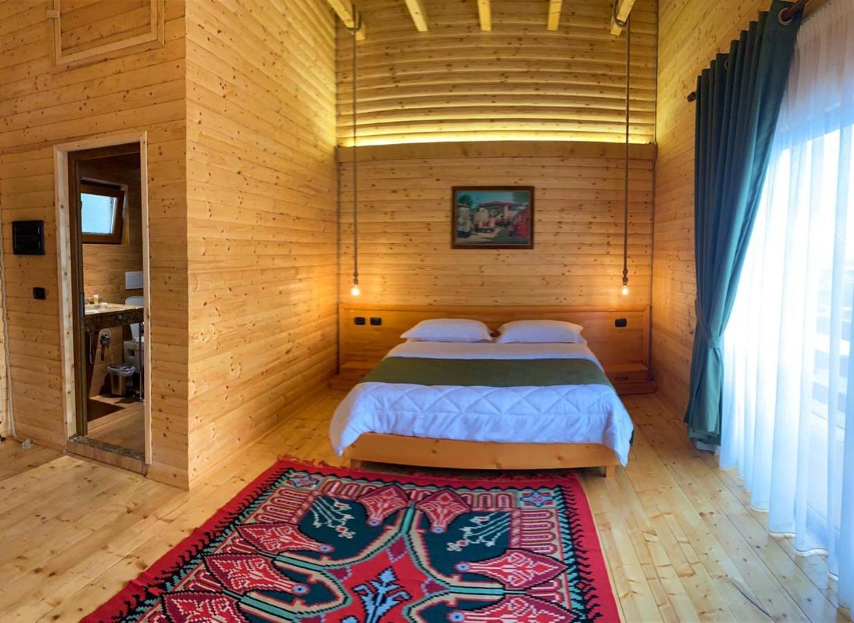 Wooden House 호텔 Shkodër 외부 사진