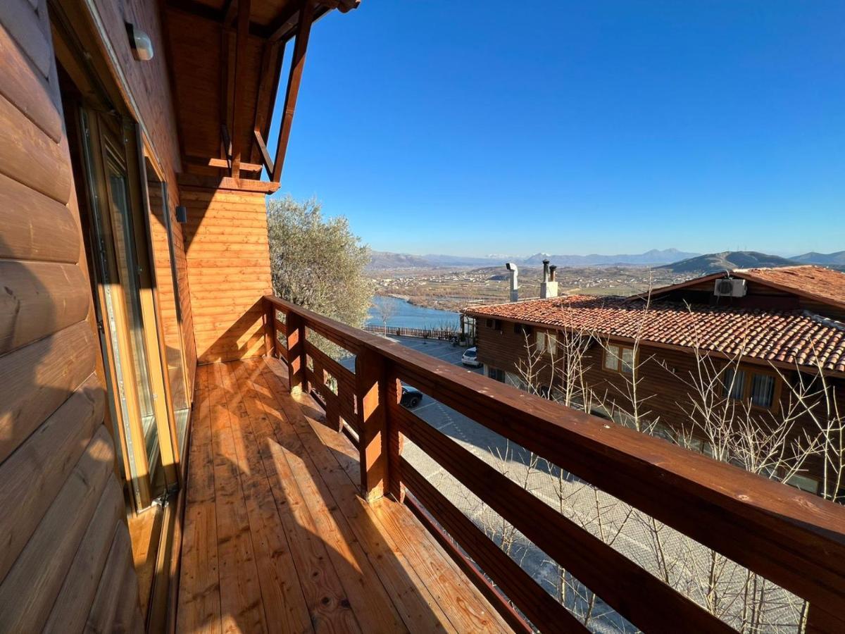 Wooden House 호텔 Shkodër 외부 사진