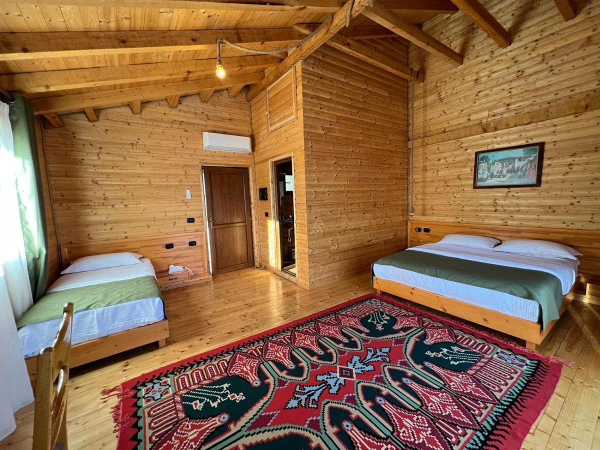 Wooden House 호텔 Shkodër 외부 사진