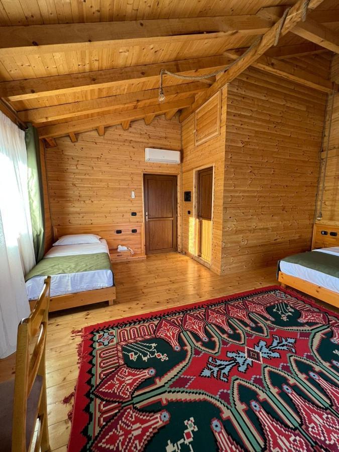 Wooden House 호텔 Shkodër 외부 사진